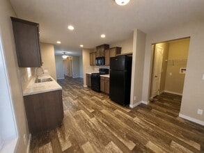 Building Photo - 15 Starling Hill Dr