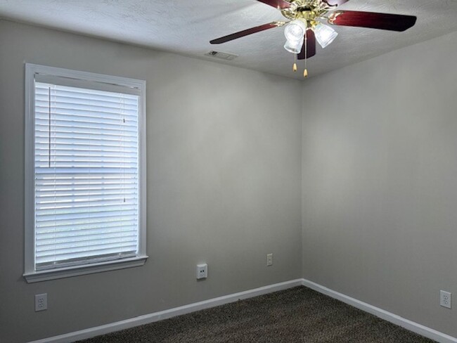 Building Photo - Beautiful 3 BR / 2 Bath Ranch in Hampton!