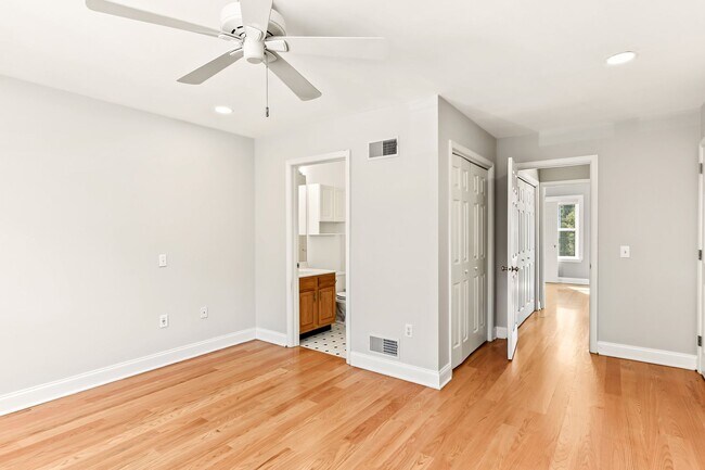 Building Photo - 808 Yorkview Dr