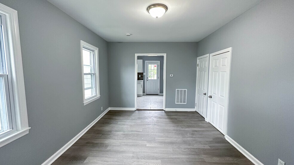 Building Photo - 338 Broad St