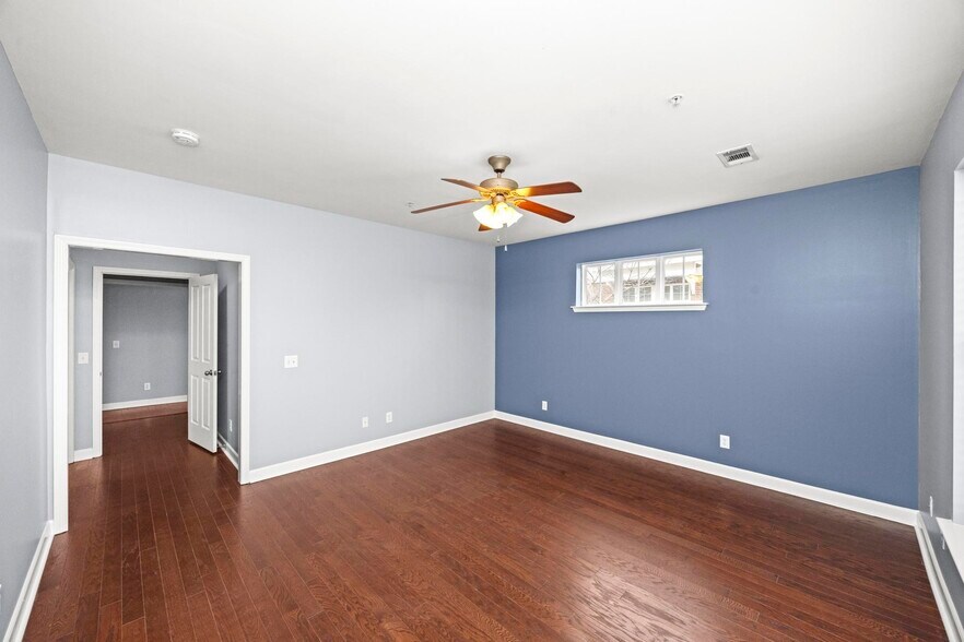 Building Photo - 2310 Elliott Ave