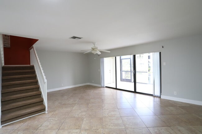 Building Photo - 1715 Woodbridge Lakes Cir