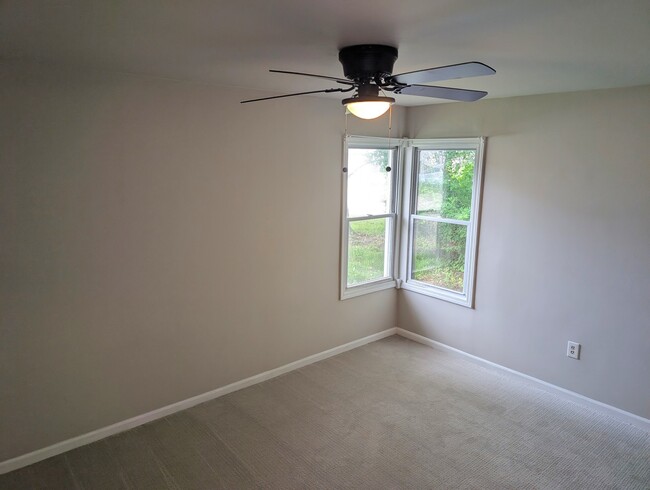 Building Photo - 950 N Brainard St