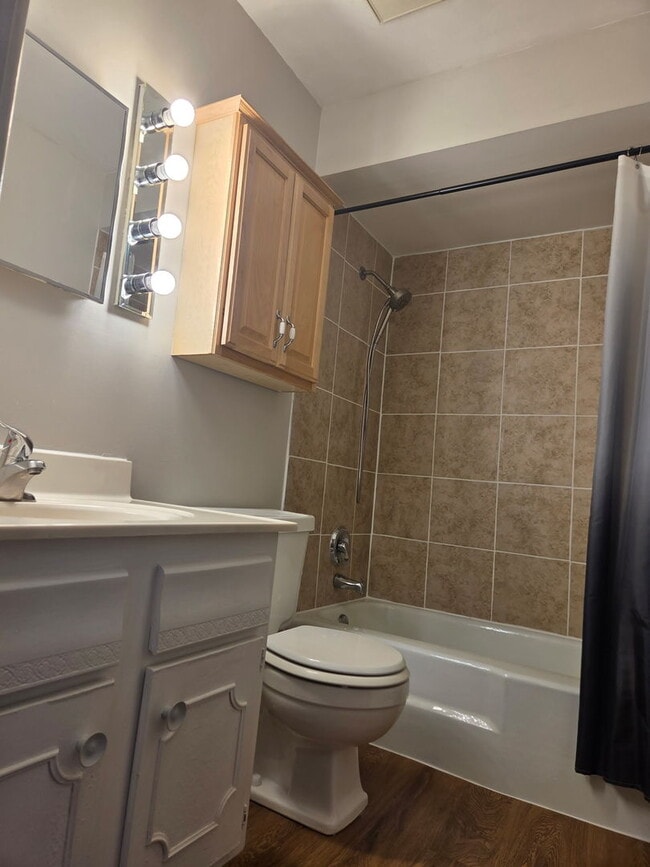 Building Photo - 626 S Cass Ave