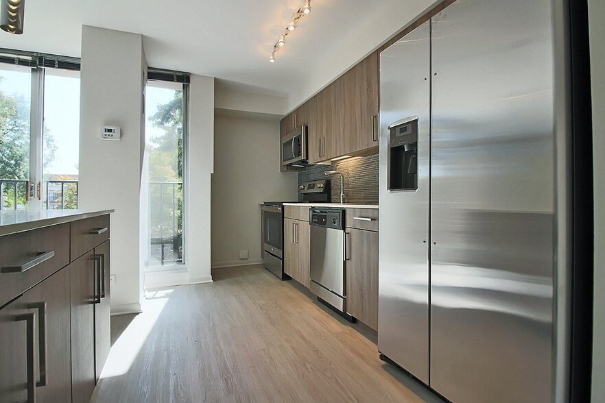 Building Photo - 898 S Ashland Ave