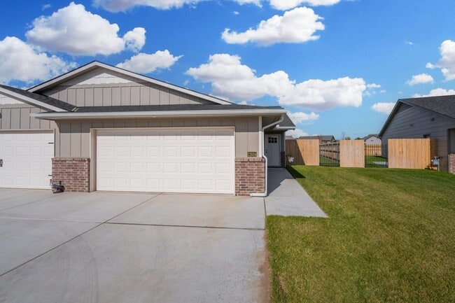 Building Photo - 12835 W Cowboy St