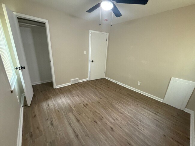 Building Photo - Renovated 3-Bedroom Home – We Welcome Sect...