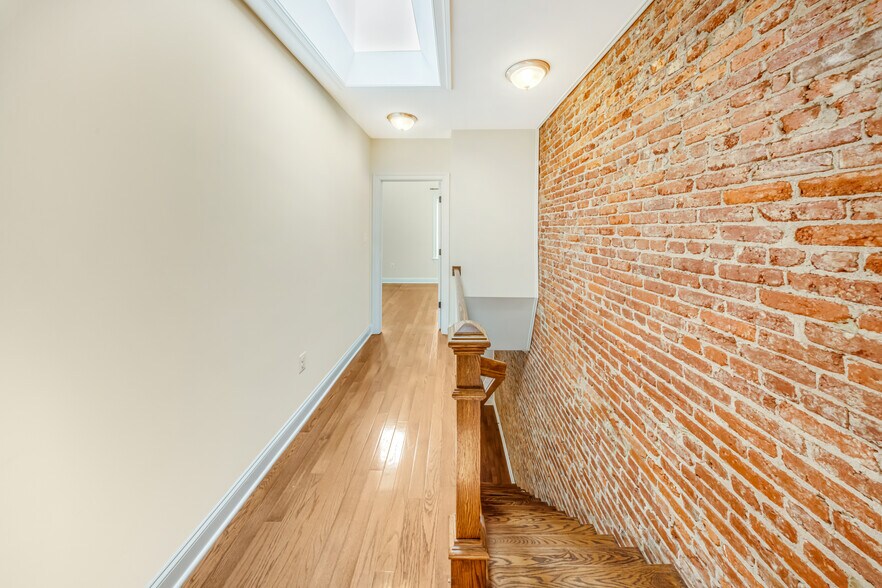Building Photo - 1505 Spring Pl NW