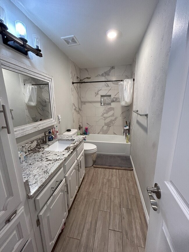 Building Photo - Spacious 3-Bed, 2-Bath Home | 1,560 Sq Ft ...