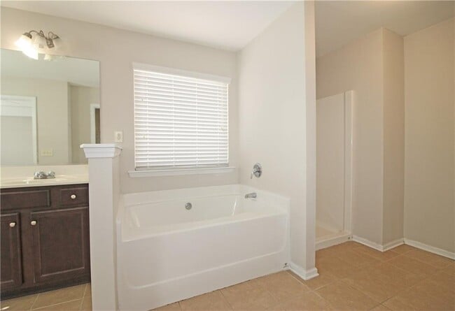 Building Photo - 315 Lakeside Ln