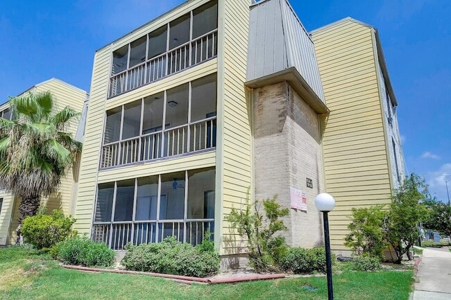 Building Photo - 10110 Forum W Dr