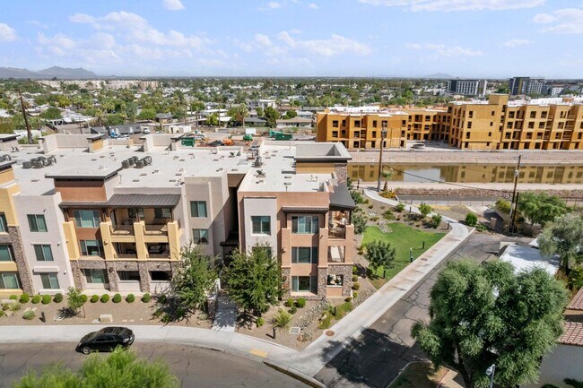 Building Photo - 4803 N Woodmere Fairway