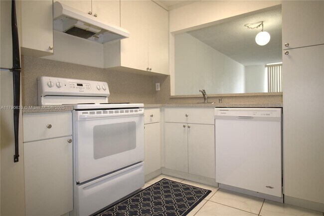 Primary Photo - 1250 NE 125th St
