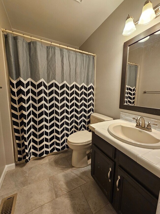 Building Photo - Aurora Highlands 3 Bed 2 1/2 Bath House w/...