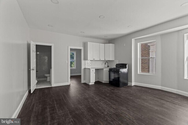 Building Photo - 5237 Chester Ave