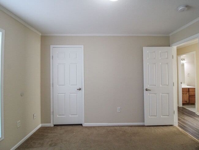 Building Photo - 124 Meadows Ln