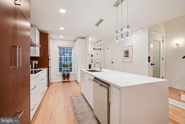 Building Photo - 4353 Westover Pl NW