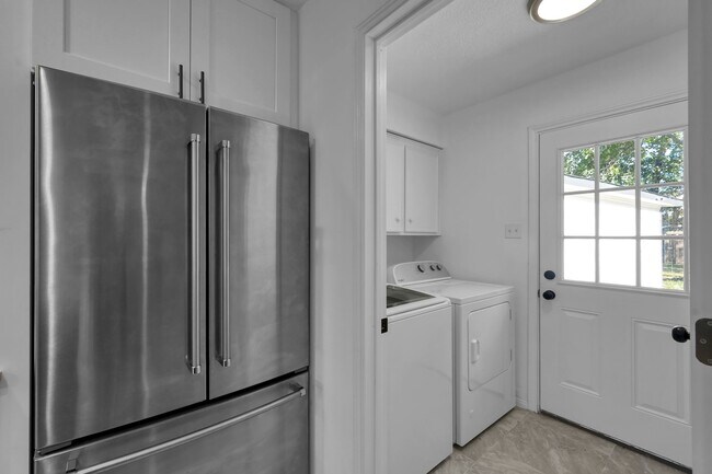 Building Photo - 28926 Twisted Oak Dr