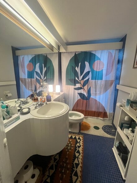 Building Photo - 56 Oliver St