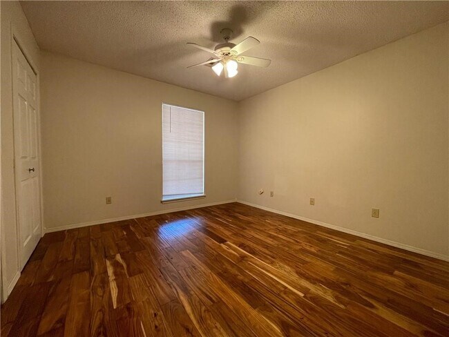 Building Photo - 13676 Cardinal Cir