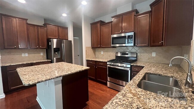 Building Photo - 2709 Southern Trace Dr