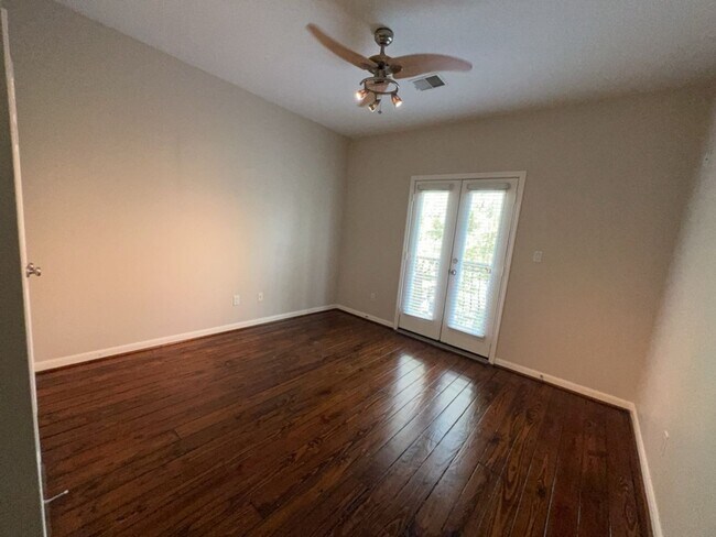 Building Photo - 1304 Dart St