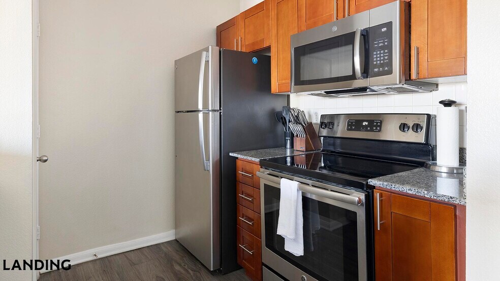 Building Photo - 901 Lakeside Cir