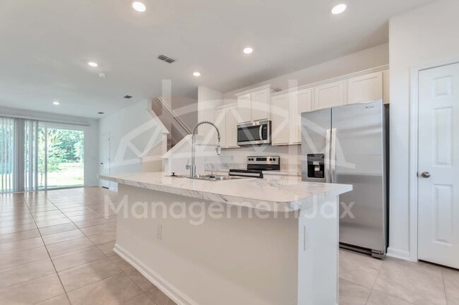 Building Photo - 8373 Zenith Cir