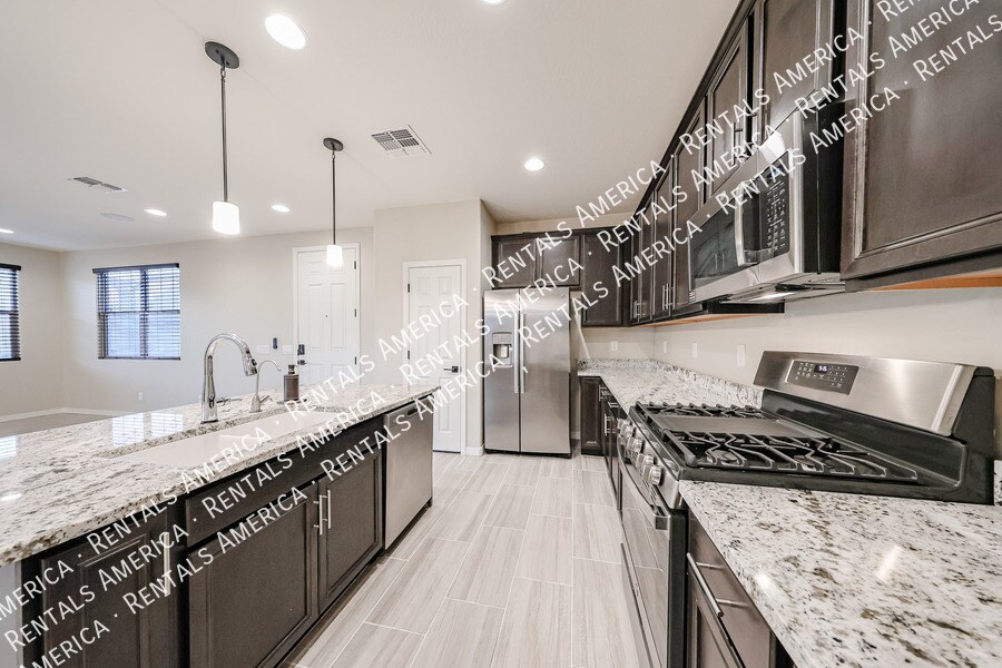 Building Photo - 4215 S 58th Ln