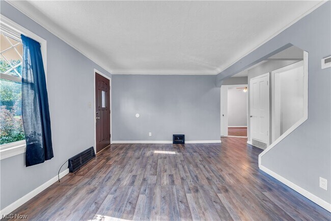 Building Photo - 5634 Waterbury Ave