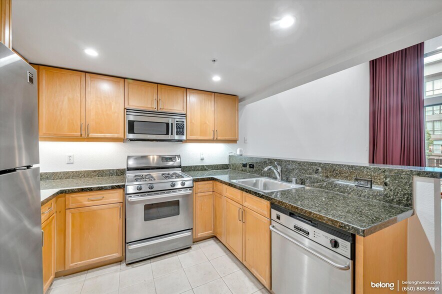 Building Photo - 2068 3rd St