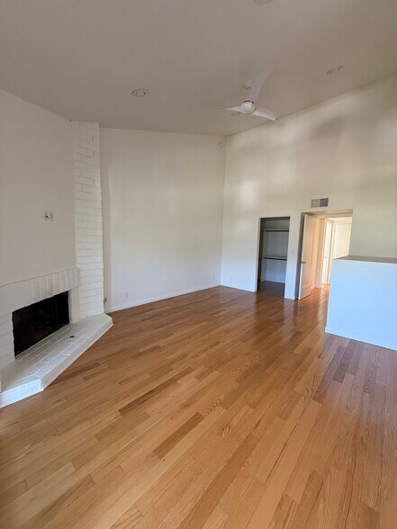 Building Photo - 1758 Palisades Dr