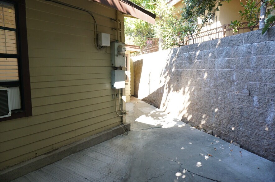 Building Photo - 3948 Pennsylvania Ave