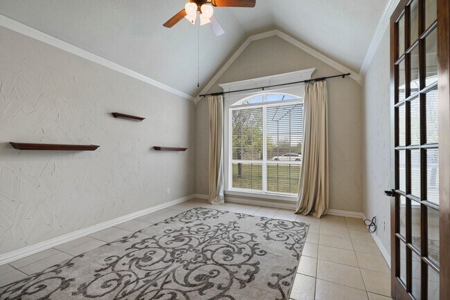 Building Photo - Custom Built Home with POOL