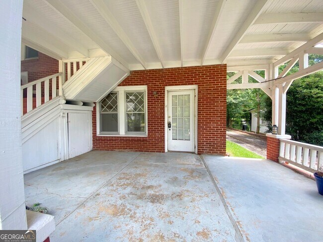Building Photo - 319 College St