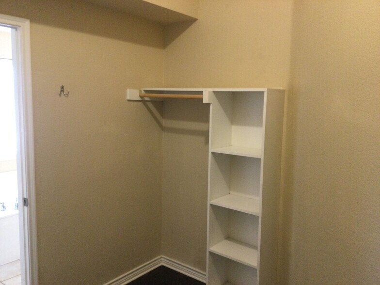 Building Photo - 1201 Hampton Bay Dr