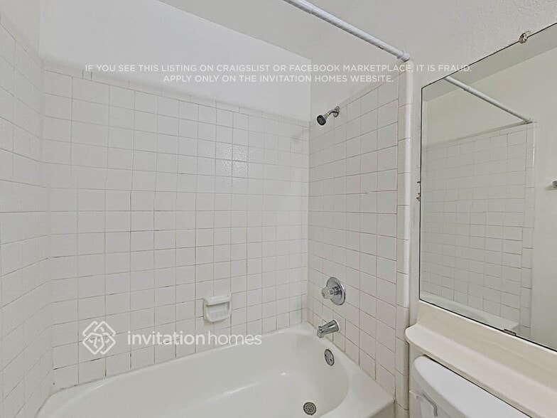 Building Photo - 8943 W Cinnabar Ave