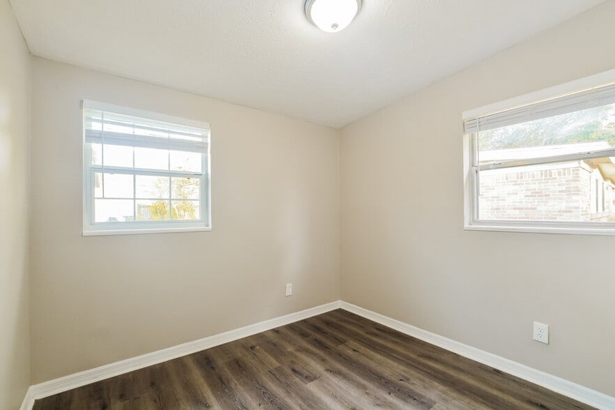 Building Photo - 1198 Maxey Dr
