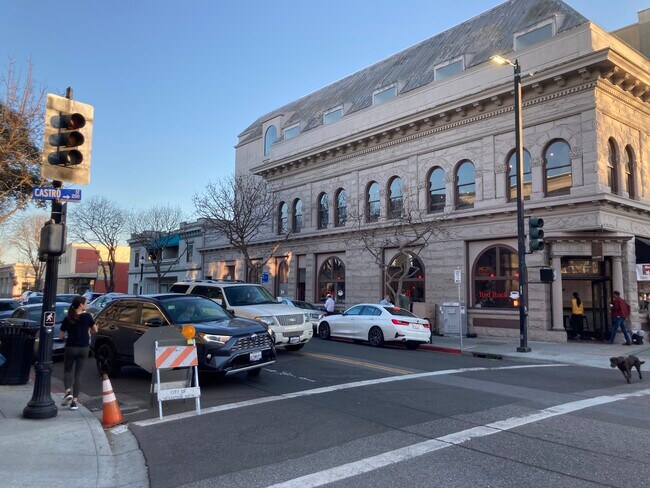 Building Photo - 759 Villa St