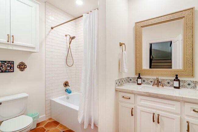 Building Photo - 6515 Minola St