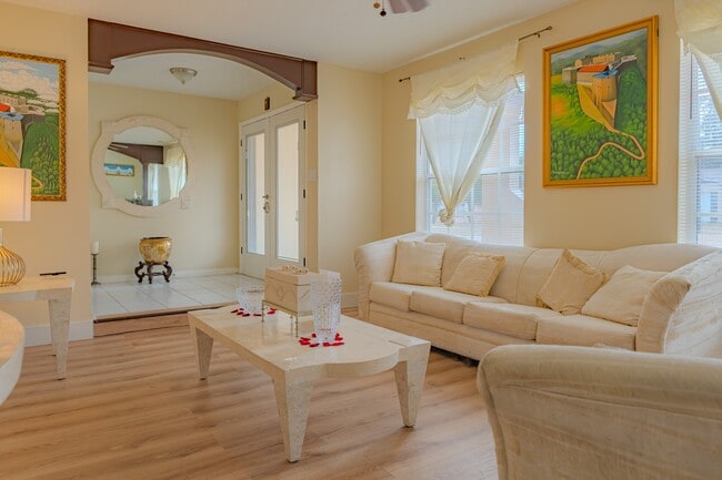 Building Photo - 6203 Tebbetts Dr