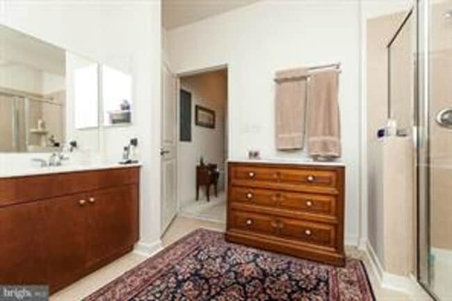 Building Photo - 2026/2027 Gorgeous Village Lofts 2bd plus ...