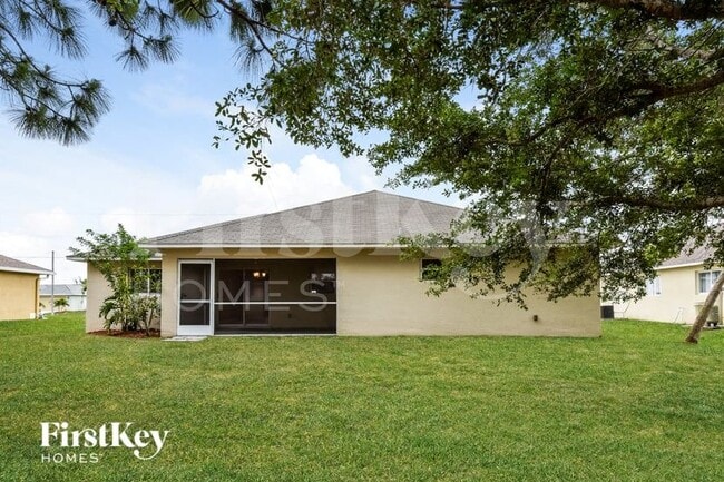 Building Photo - 2014 NW 16th Pl