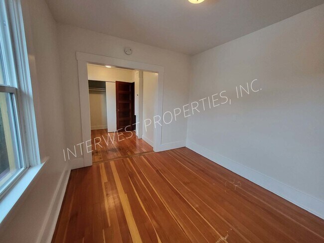 Building Photo - 329 SE 79th Ave