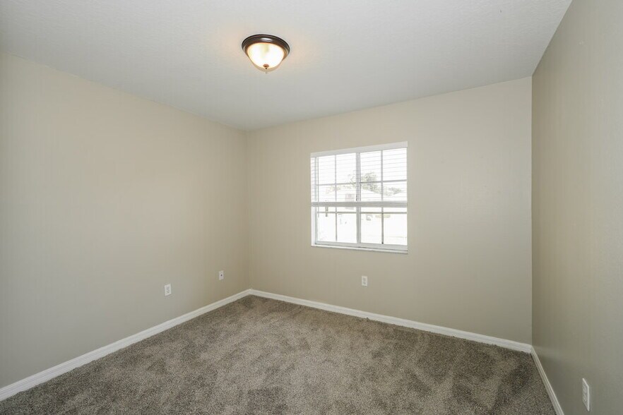 Building Photo - 30932 Midtown Ct