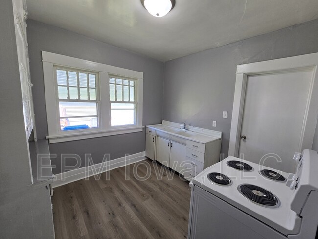 Building Photo - 506 Fowler St
