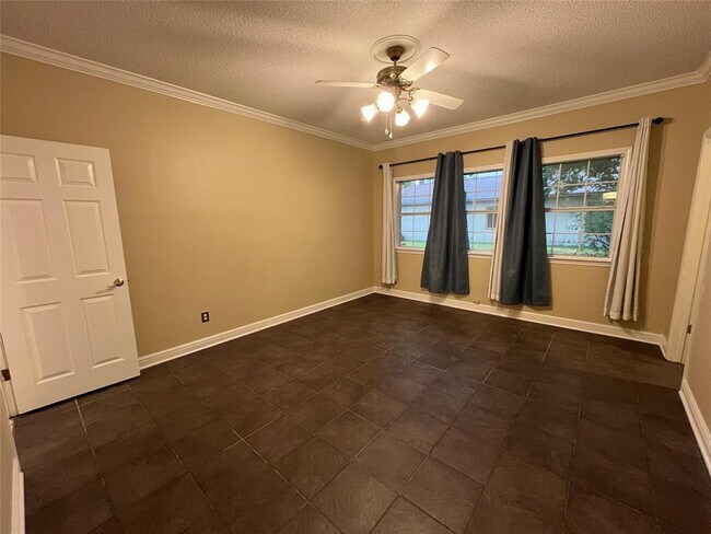 Building Photo - 13406 Briar Hollow Dr