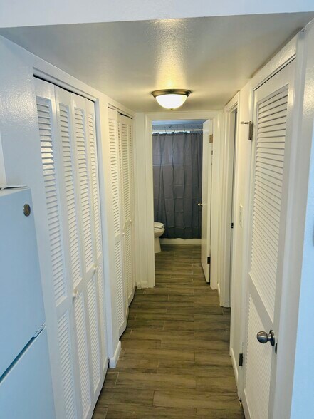 Building Photo - 4035 S School Ave