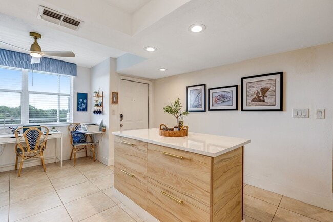 Building Photo - ** NAPLES COVE @ BAY FOREST ** 2 BED / 2 B...