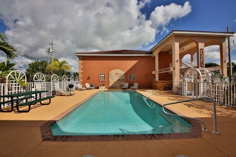 Building Photo - Santa Barbara Villas - Move in Special